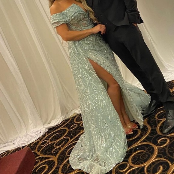 Beautiful Wedding guest dress! Only worn once! In great condition! $650 OBO - Picture 8 of 8